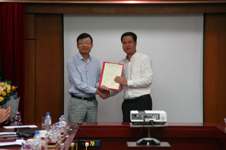 DMC Trao quyết định bổ nhiệm Giám đốc Trung tâm nghiên cứu ứng dụng và dịch vụ kỹ thuật
